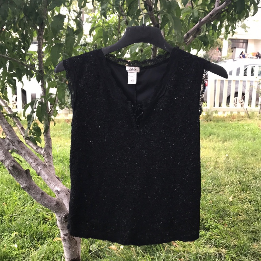 CDW black lace sleeveless tie front blouse